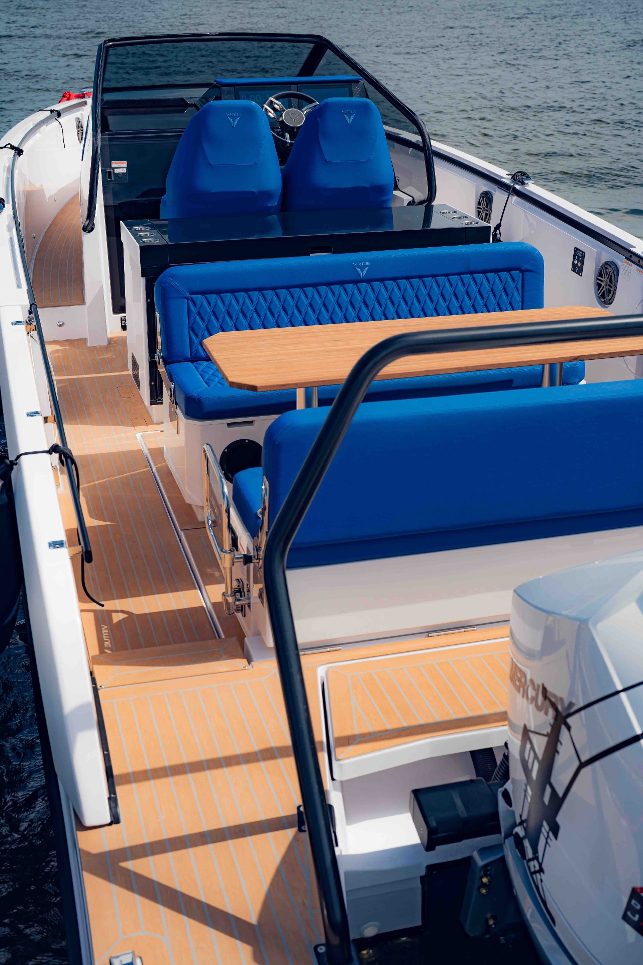 Main deck seating